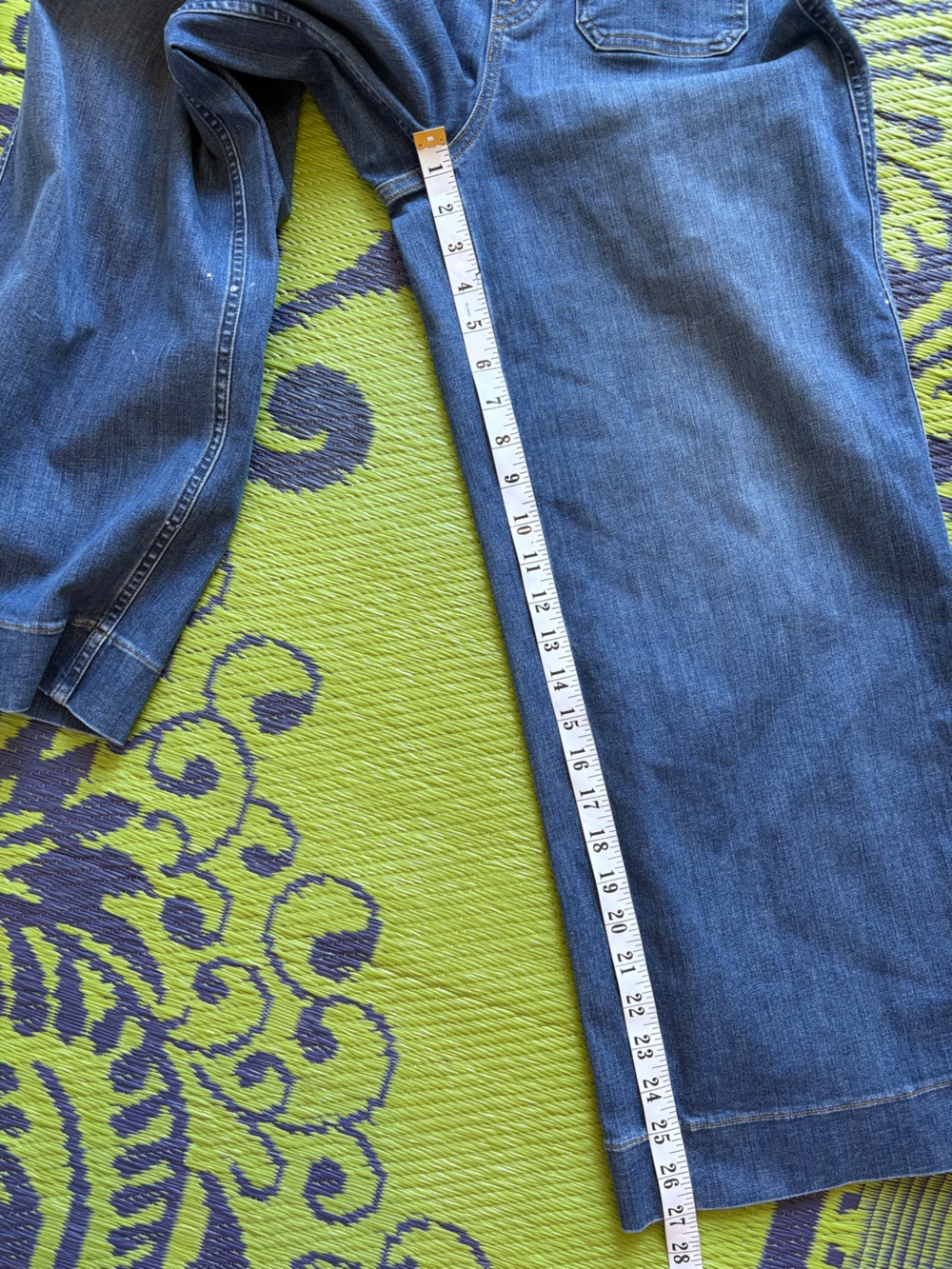 SPANX Shape Everywear Cropped Wide Leg Patch Pocket Jeans Size Medium Casual - Picture 12 of 12